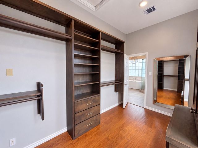 302 Saddletree LN, Dripping Springs, TX 78620