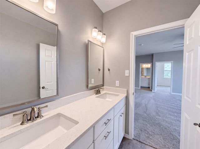 302 Saddletree LN, Dripping Springs, TX 78620