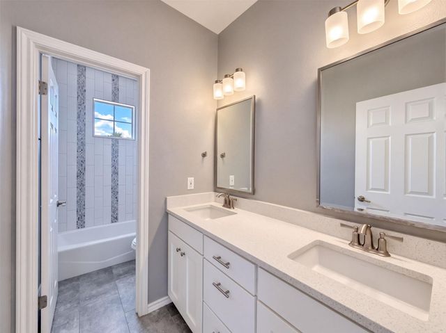 302 Saddletree LN, Dripping Springs, TX 78620
