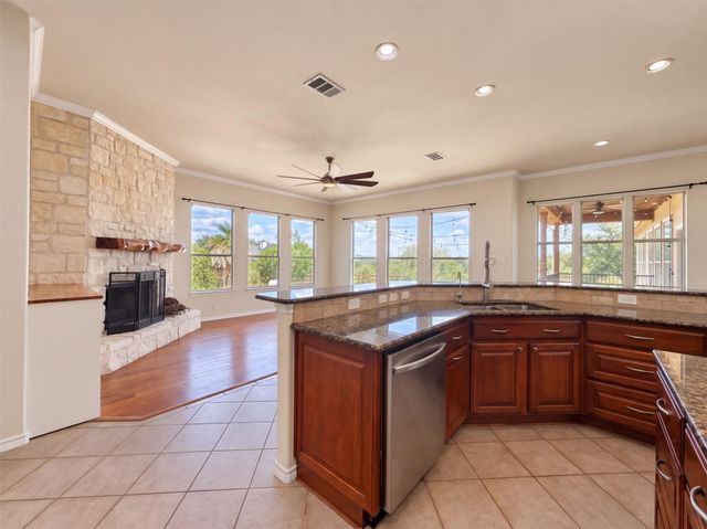 302 Saddletree LN, Dripping Springs, TX 78620