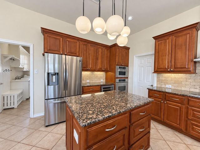 302 Saddletree LN, Dripping Springs, TX 78620