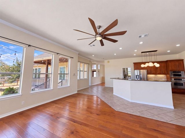 302 Saddletree LN, Dripping Springs, TX 78620