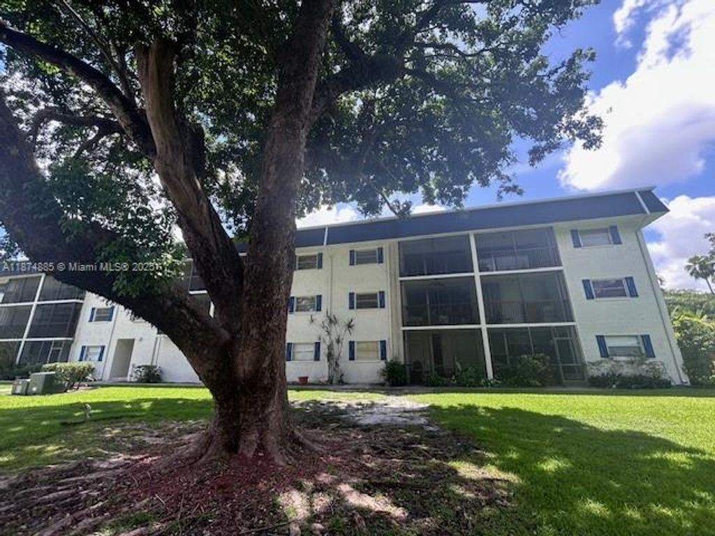 5090 SW 64th Ave 307, Davie, FL 33314