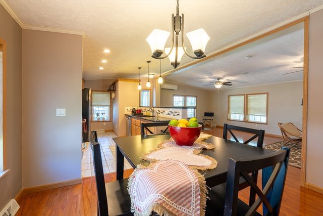 3 Blackbird St, Tiverton, RI 02878