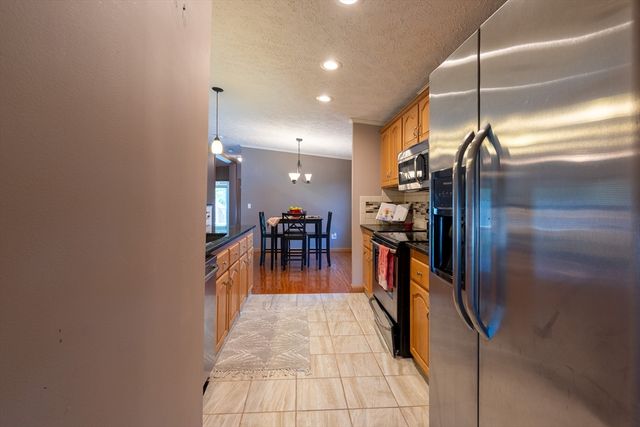 3 Blackbird St, Tiverton, RI 02878