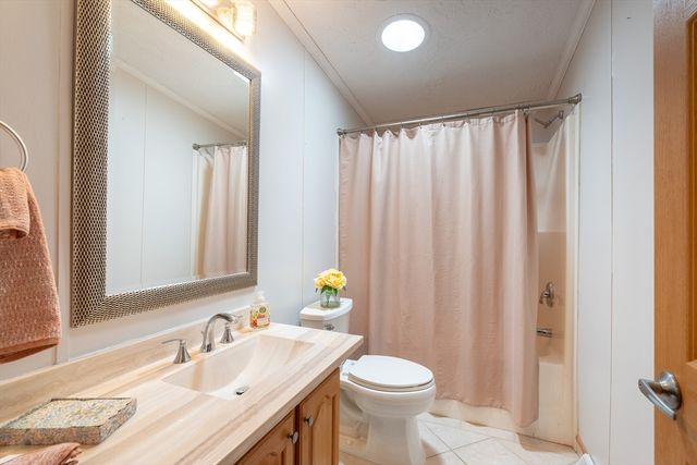 3 Blackbird St, Tiverton, RI 02878