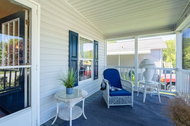 3 Blackbird St, Tiverton, RI 02878