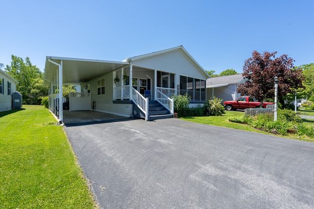 3 Blackbird St, Tiverton, RI 02878
