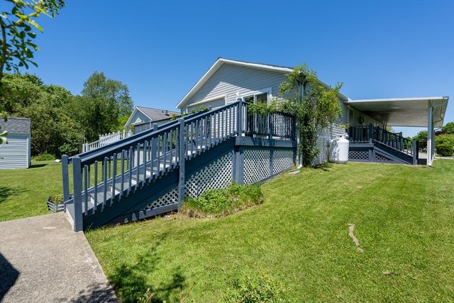 3 Blackbird St, Tiverton, RI 02878