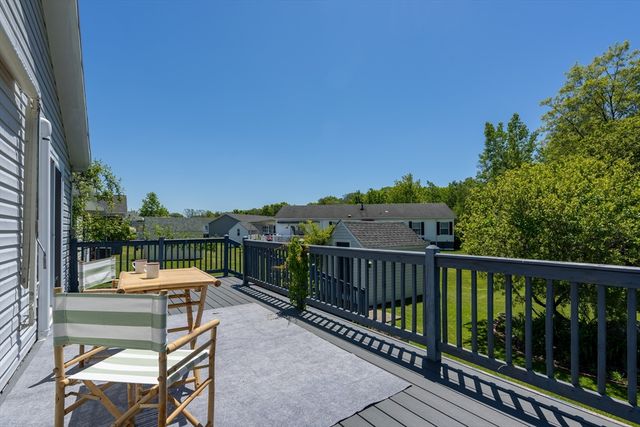3 Blackbird St, Tiverton, RI 02878