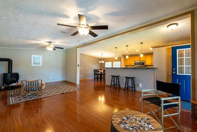 3 Blackbird St, Tiverton, RI 02878