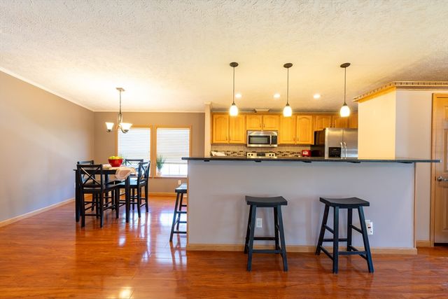 3 Blackbird St, Tiverton, RI 02878