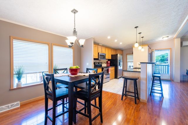 3 Blackbird St, Tiverton, RI 02878