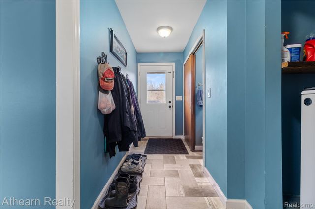 9895 E Brooks Road, Venice Township, MI 48449