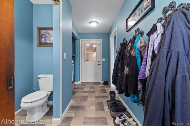 9895 E Brooks Road, Venice Township, MI 48449