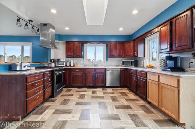 9895 E Brooks Road, Venice Township, MI 48449