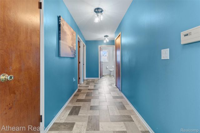 9895 E Brooks Road, Venice Township, MI 48449