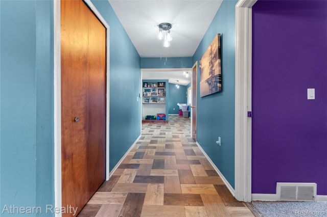 9895 E Brooks Road, Venice Township, MI 48449