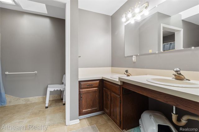 9895 E Brooks Road, Venice Township, MI 48449