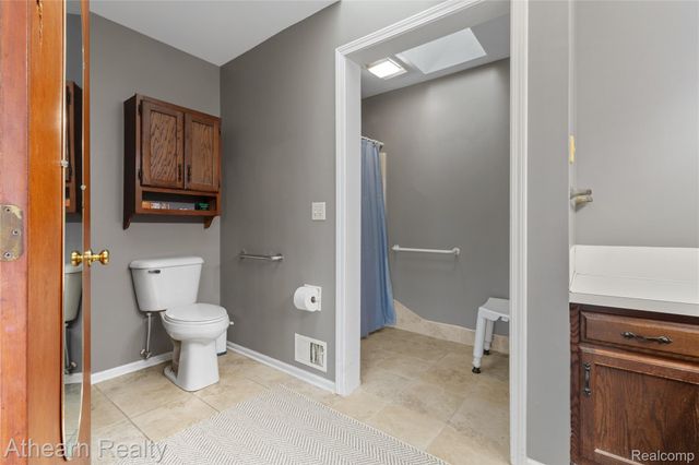 9895 E Brooks Road, Venice Township, MI 48449