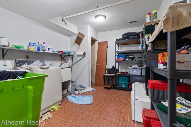 9895 E Brooks Road, Venice Township, MI 48449