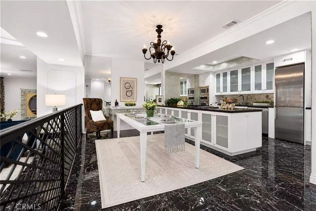9321 Burton Way A, Beverly Hills, CA 90210