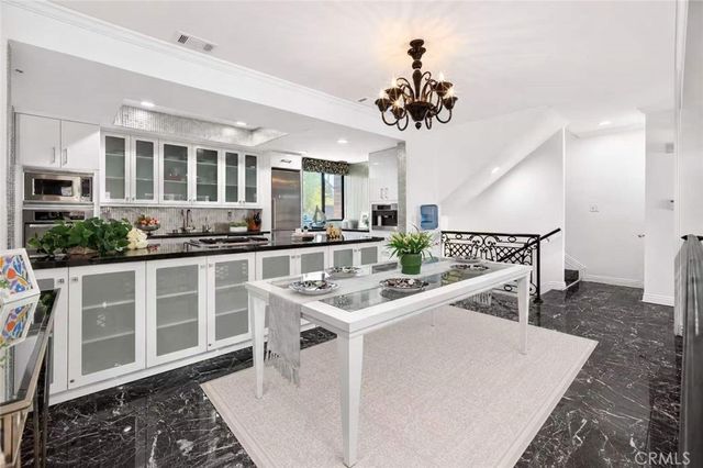 9321 Burton Way A, Beverly Hills, CA 90210