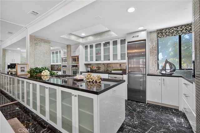 9321 Burton Way A, Beverly Hills, CA 90210