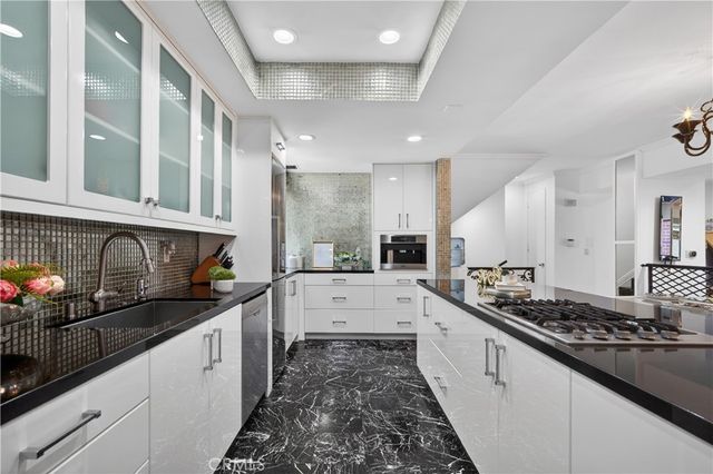 9321 Burton Way A, Beverly Hills, CA 90210
