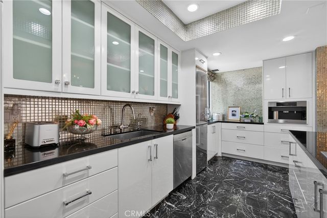9321 Burton Way A, Beverly Hills, CA 90210