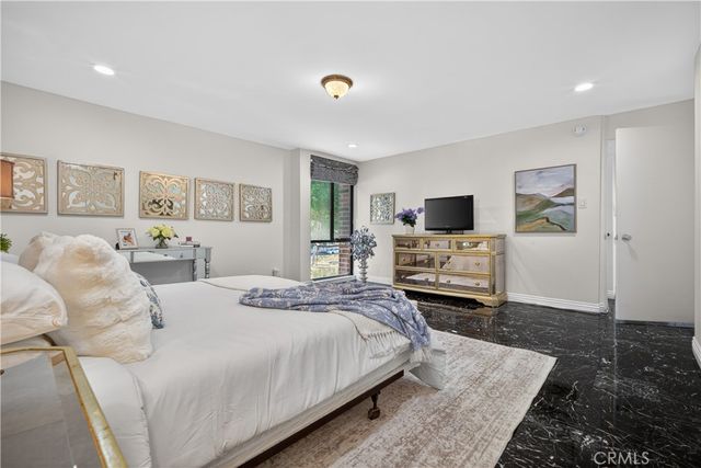 9321 Burton Way A, Beverly Hills, CA 90210