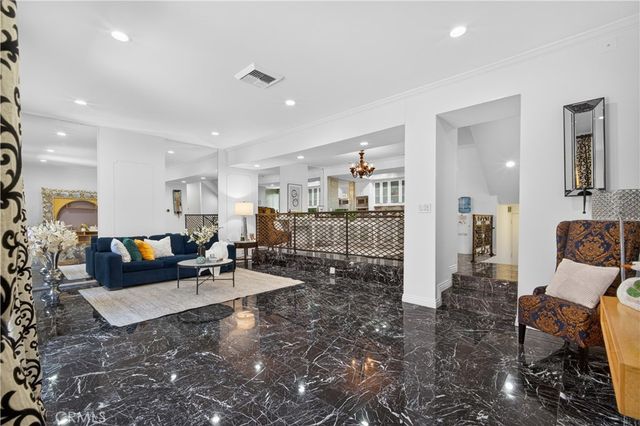 9321 Burton Way A, Beverly Hills, CA 90210
