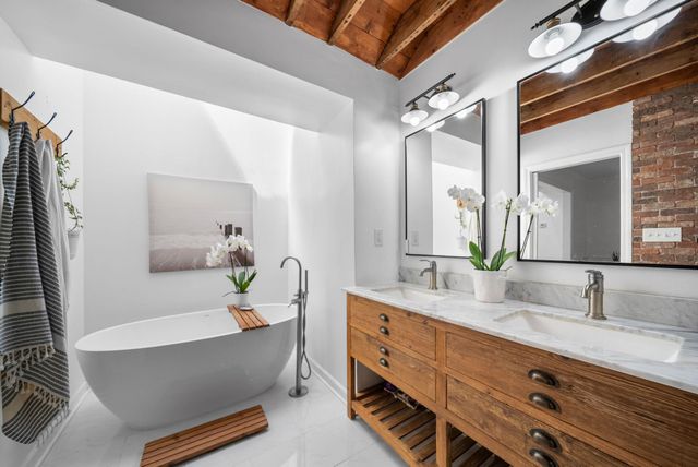 267 N ROSE RD, Memphis, TN 38117