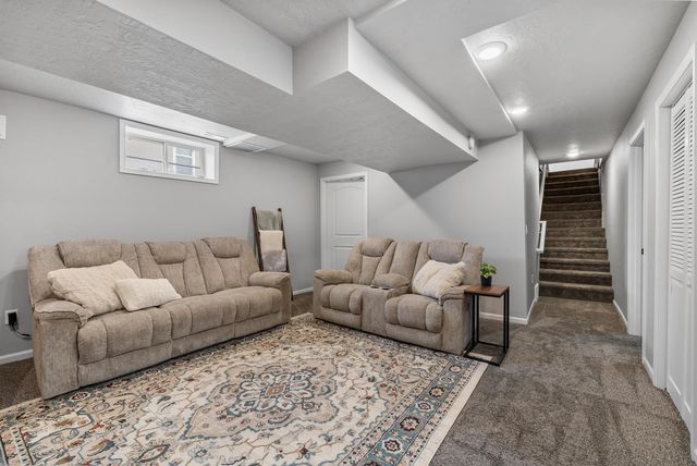 421 2nd St NE, Minot, ND 58703