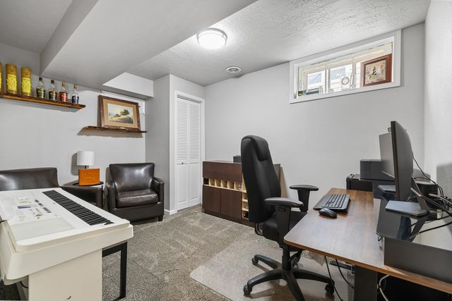 421 2nd St NE, Minot, ND 58703