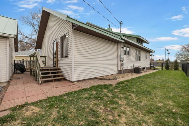 421 2nd St NE, Minot, ND 58703