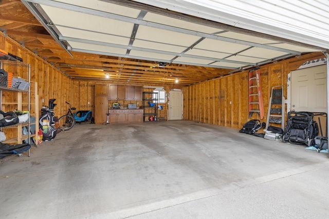 421 2nd St NE, Minot, ND 58703