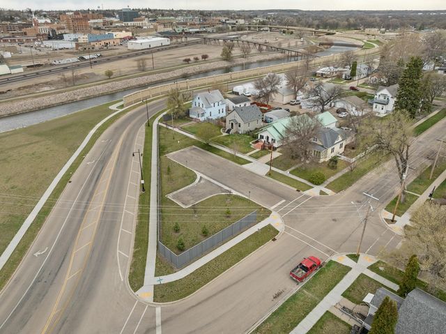 421 2nd St NE, Minot, ND 58703