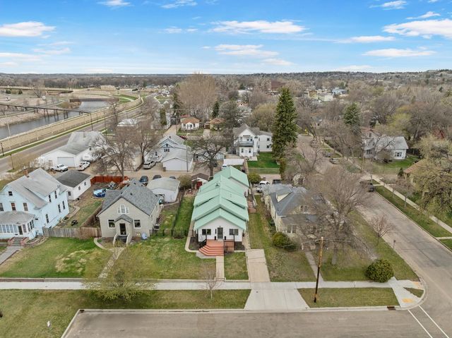 421 2nd St NE, Minot, ND 58703