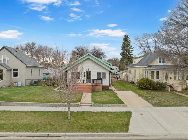 421 2nd St NE, Minot, ND 58703