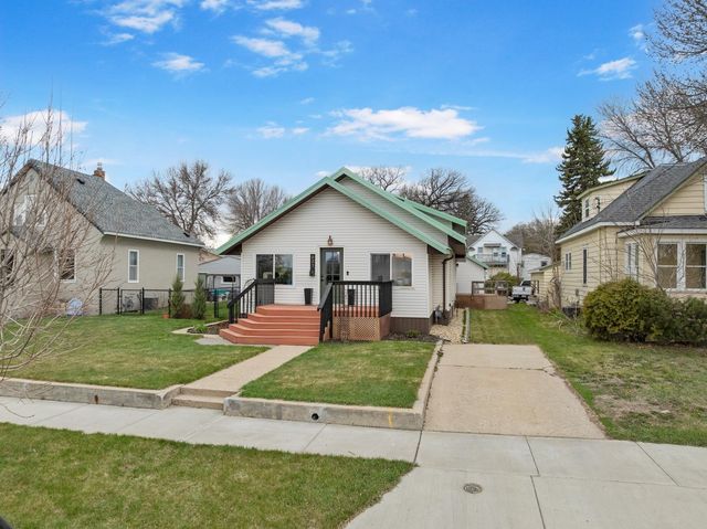 421 2nd St NE, Minot, ND 58703
