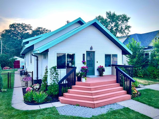 421 2nd St NE, Minot, ND 58703
