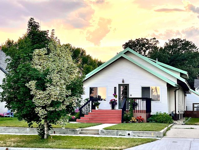 421 2nd St NE, Minot, ND 58703