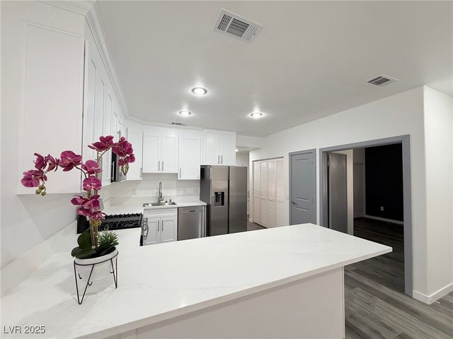 5415 West Harmon Avenue 1006, Las Vegas, NV 89103