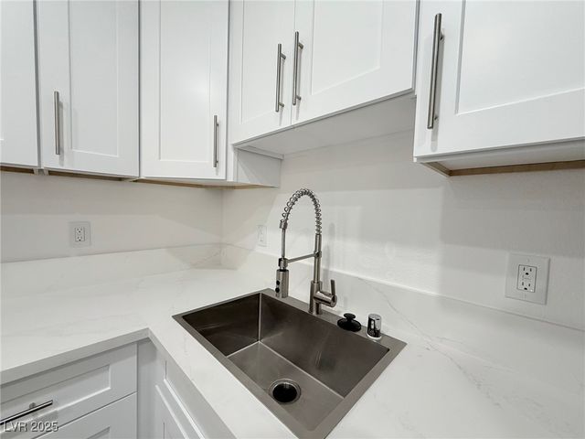 5415 West Harmon Avenue 1006, Las Vegas, NV 89103