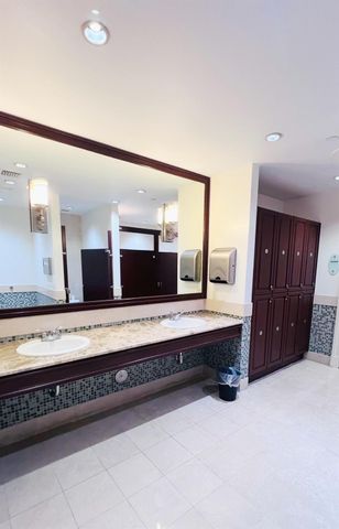 19900 E Country Club Drive 1020, Aventura, FL 33180