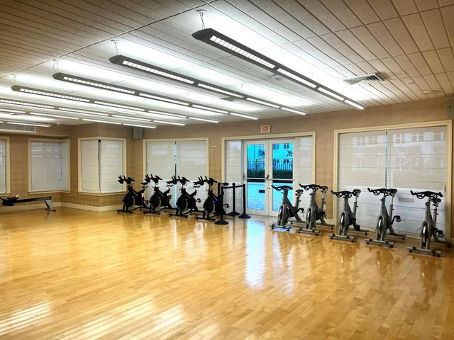 19900 E Country Club Drive 1020, Aventura, FL 33180