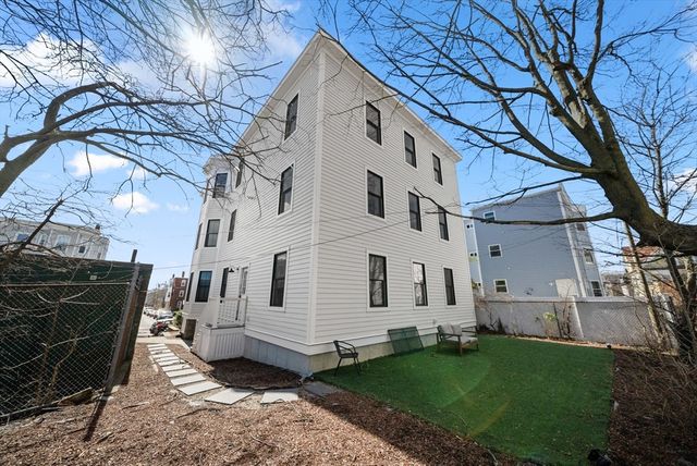 138 Centre St 3, Boston, MA 02124