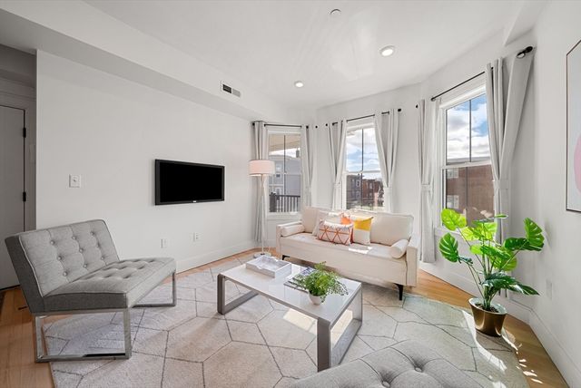 138 Centre St 3, Boston, MA 02124