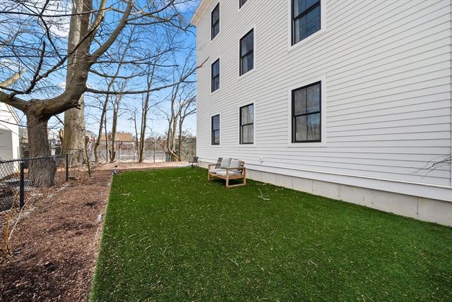 138 Centre St 3, Boston, MA 02124